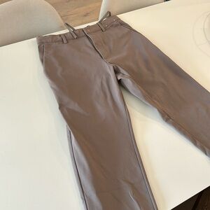 Men’s Uniqlo relaxed casual pants small dark khaki tan